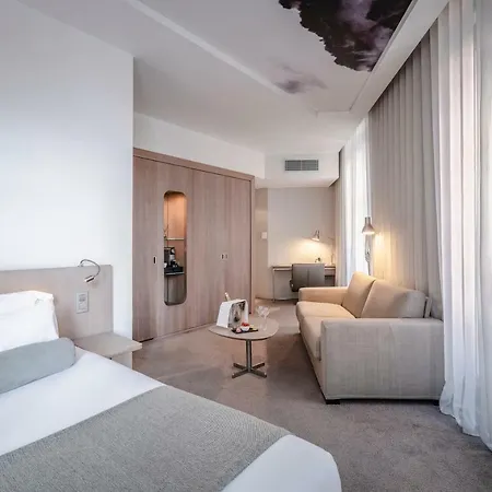 Le Grand Balcon Hotel