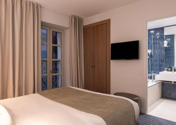 Le Grand Balcon Hotel 4*