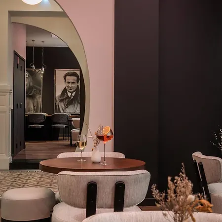 Le Grand Balcon Hotell 4*